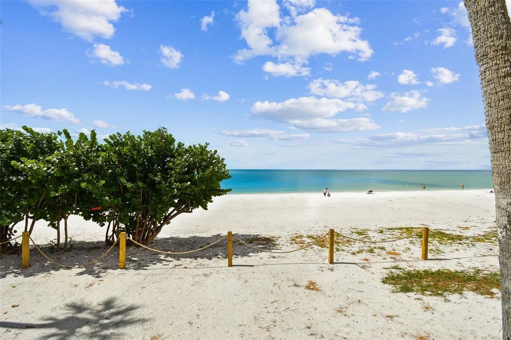 For Sale: $659,000 (1 beds, 1 baths, 1015 Square Feet)