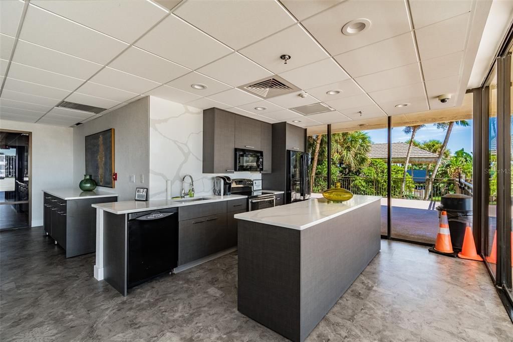 For Sale: $659,000 (1 beds, 1 baths, 1015 Square Feet)