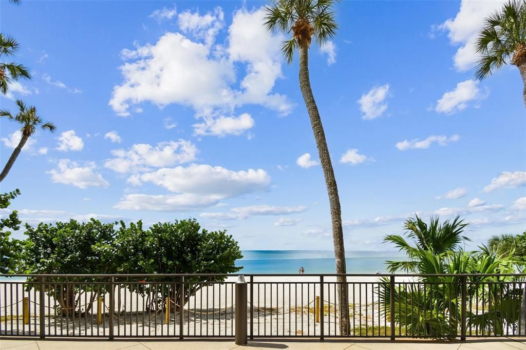 For Sale: $659,000 (1 beds, 1 baths, 1015 Square Feet)