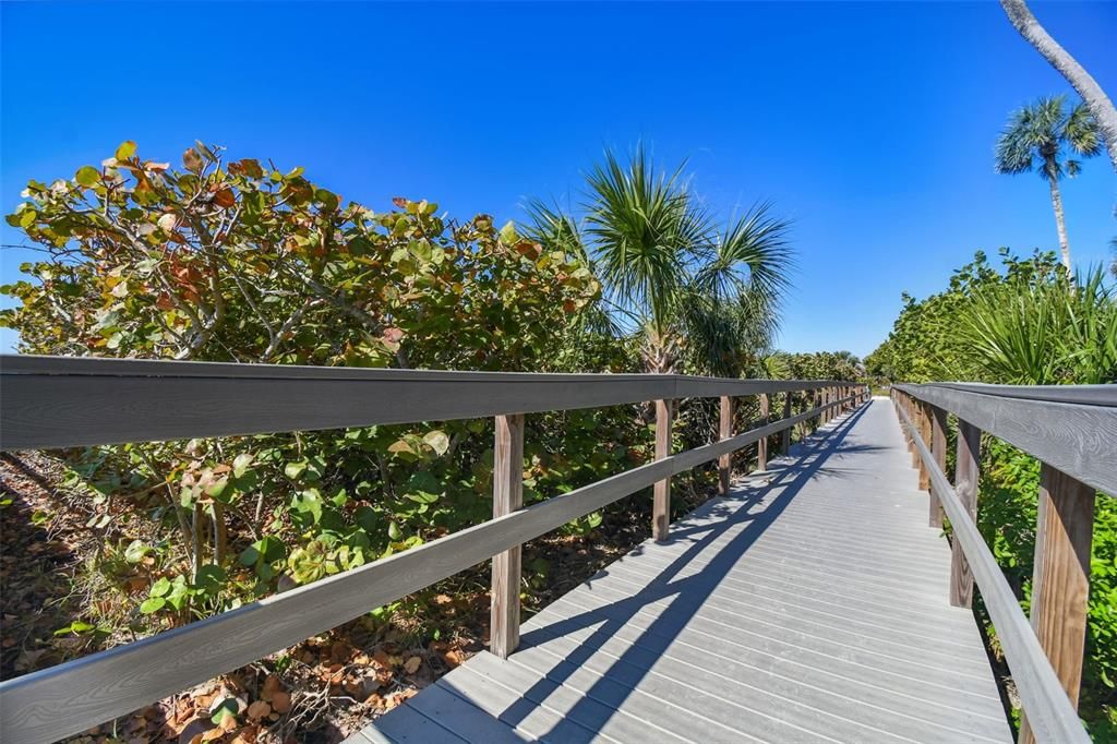 For Sale: $659,000 (1 beds, 1 baths, 1015 Square Feet)