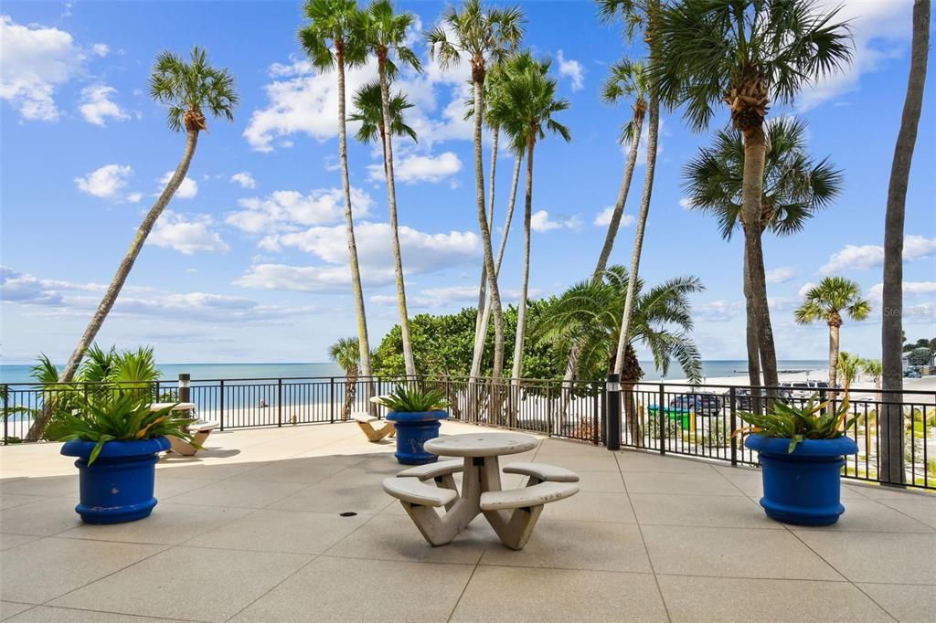 For Sale: $659,000 (1 beds, 1 baths, 1015 Square Feet)