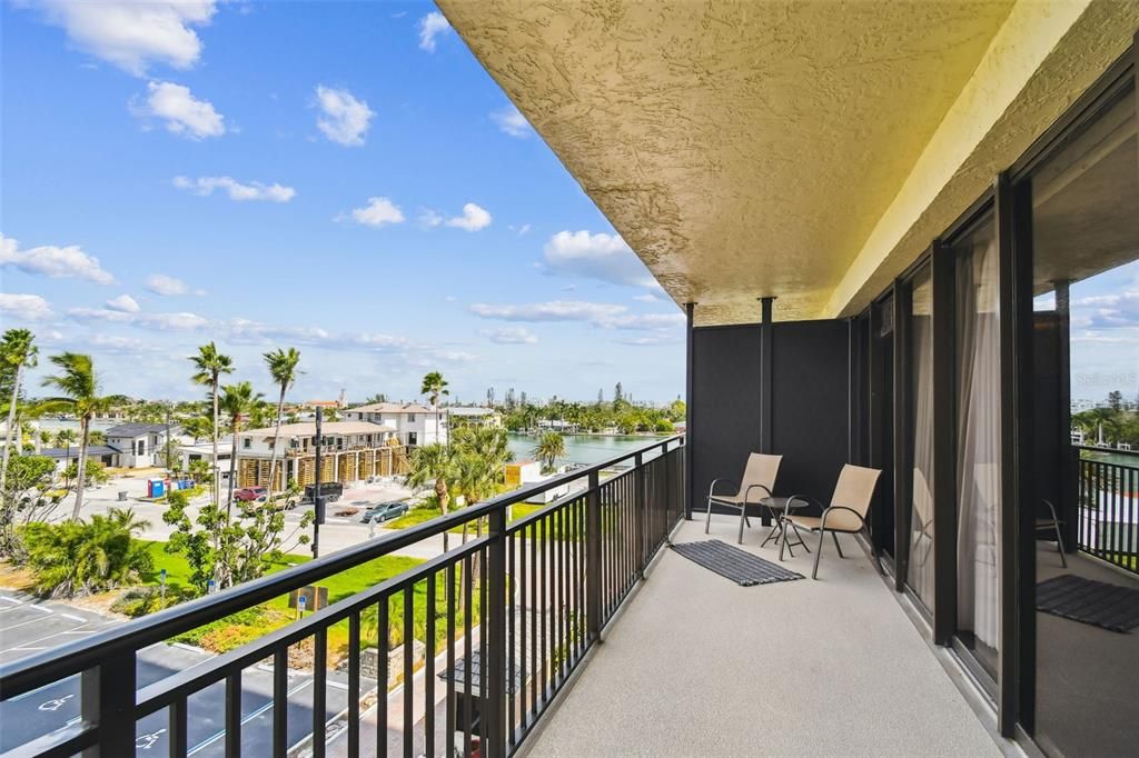 For Sale: $659,000 (1 beds, 1 baths, 1015 Square Feet)