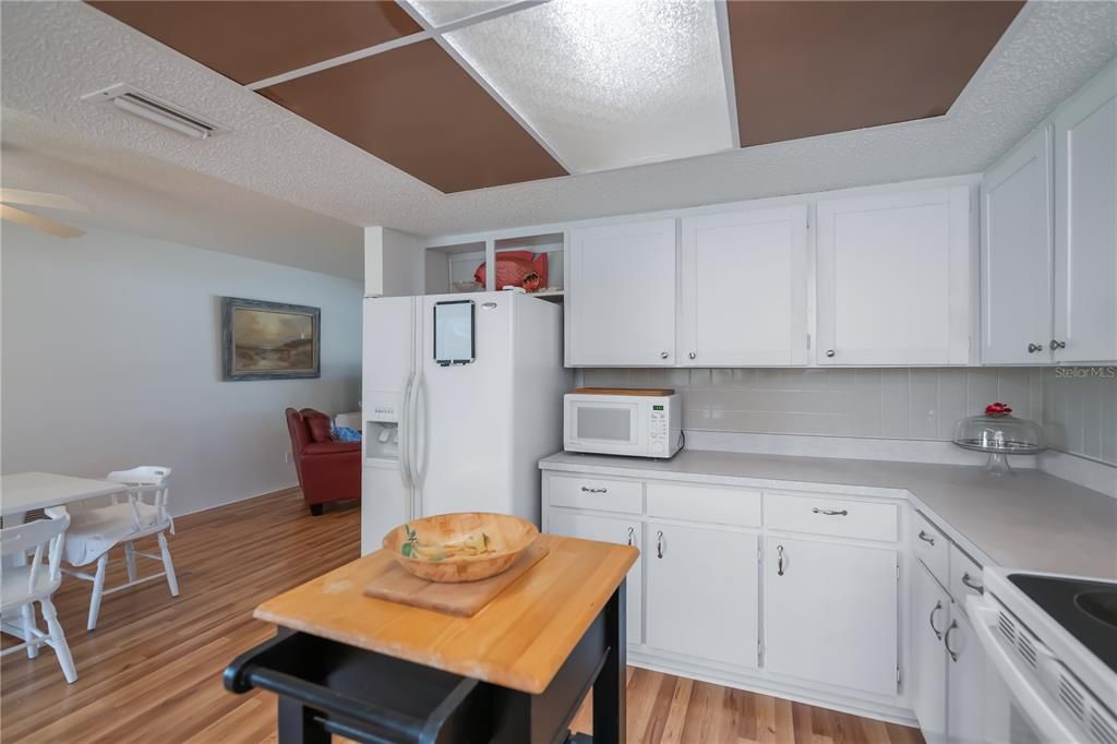 Active With Contract: $245,000 (2 beds, 2 baths, 1240 Square Feet)