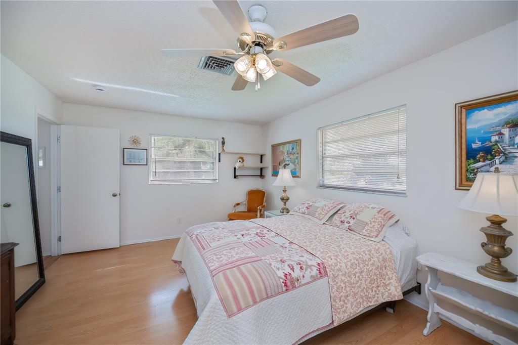 Active With Contract: $245,000 (2 beds, 2 baths, 1240 Square Feet)