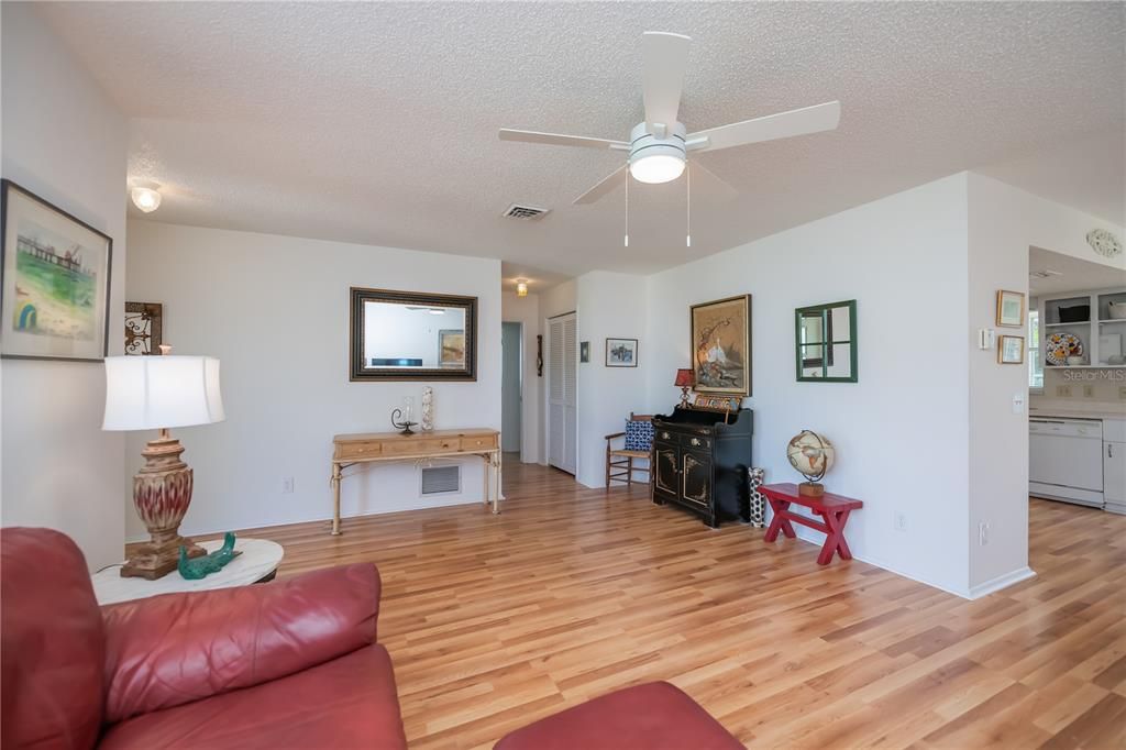 Active With Contract: $245,000 (2 beds, 2 baths, 1240 Square Feet)