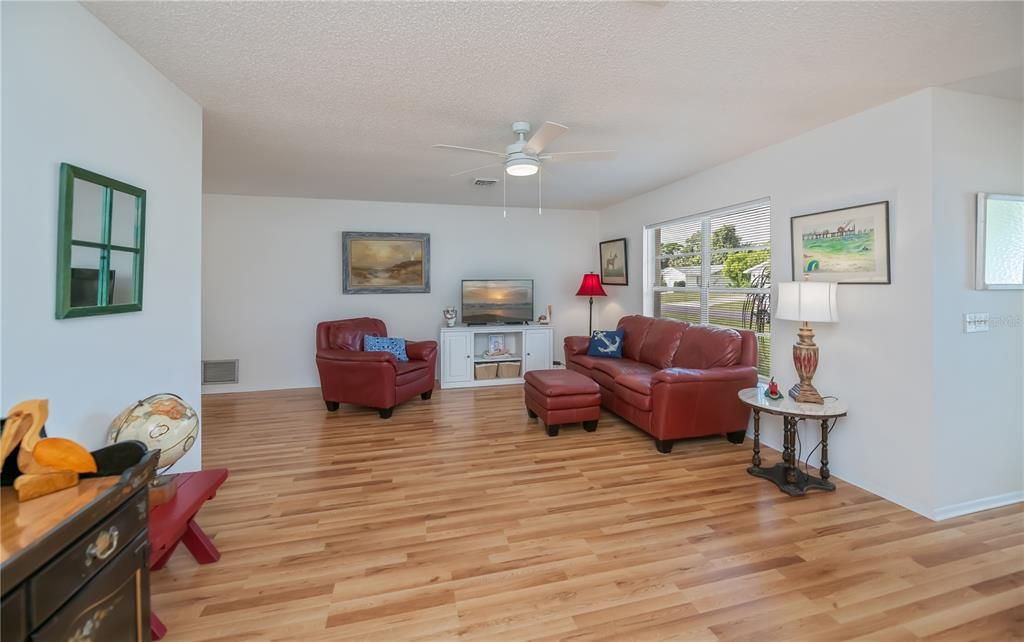 Active With Contract: $245,000 (2 beds, 2 baths, 1240 Square Feet)