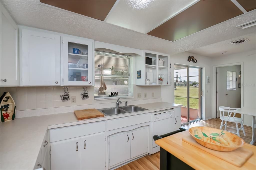 Active With Contract: $245,000 (2 beds, 2 baths, 1240 Square Feet)