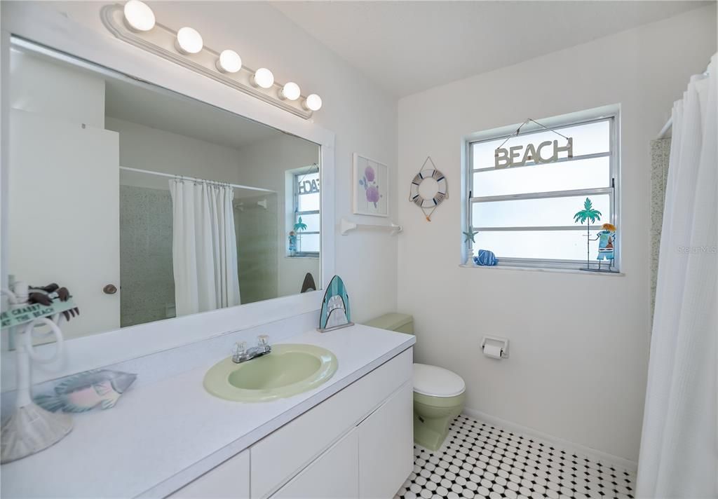 Active With Contract: $245,000 (2 beds, 2 baths, 1240 Square Feet)