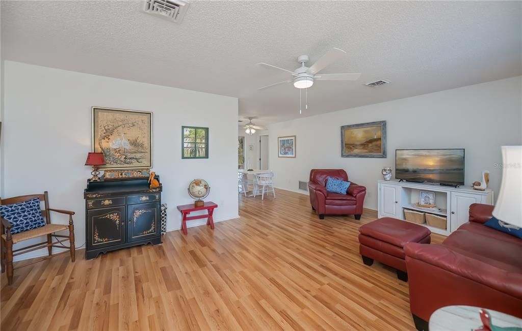 Active With Contract: $245,000 (2 beds, 2 baths, 1240 Square Feet)