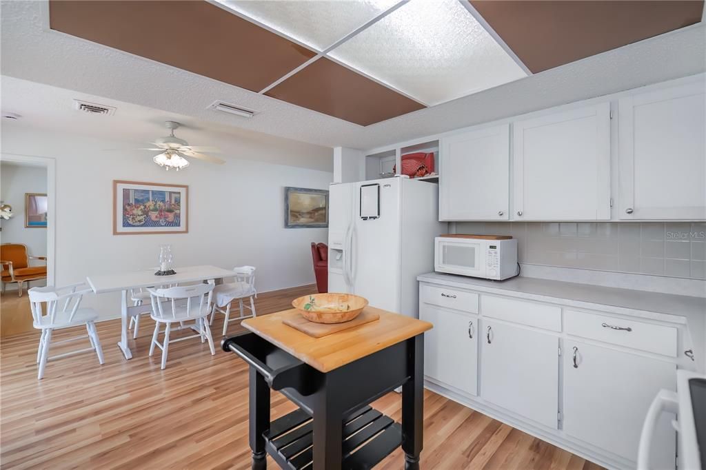 Active With Contract: $245,000 (2 beds, 2 baths, 1240 Square Feet)