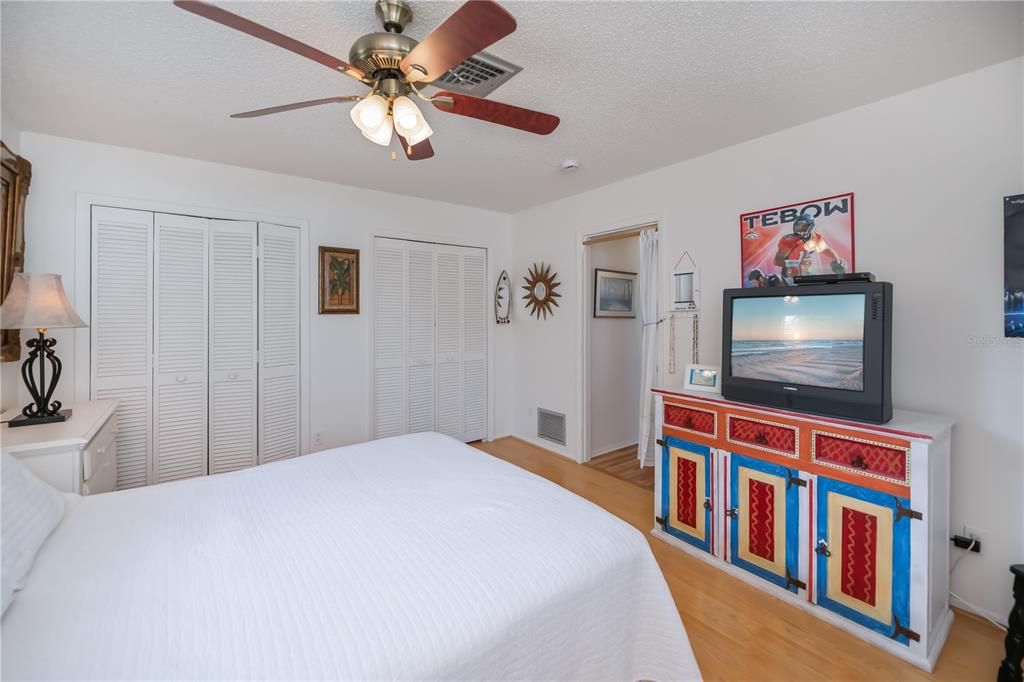 Active With Contract: $245,000 (2 beds, 2 baths, 1240 Square Feet)