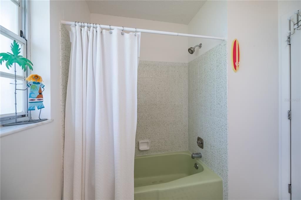 Active With Contract: $245,000 (2 beds, 2 baths, 1240 Square Feet)