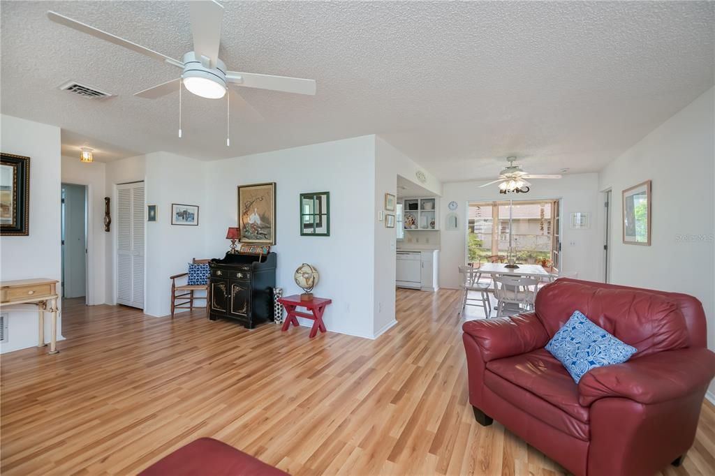 Active With Contract: $245,000 (2 beds, 2 baths, 1240 Square Feet)