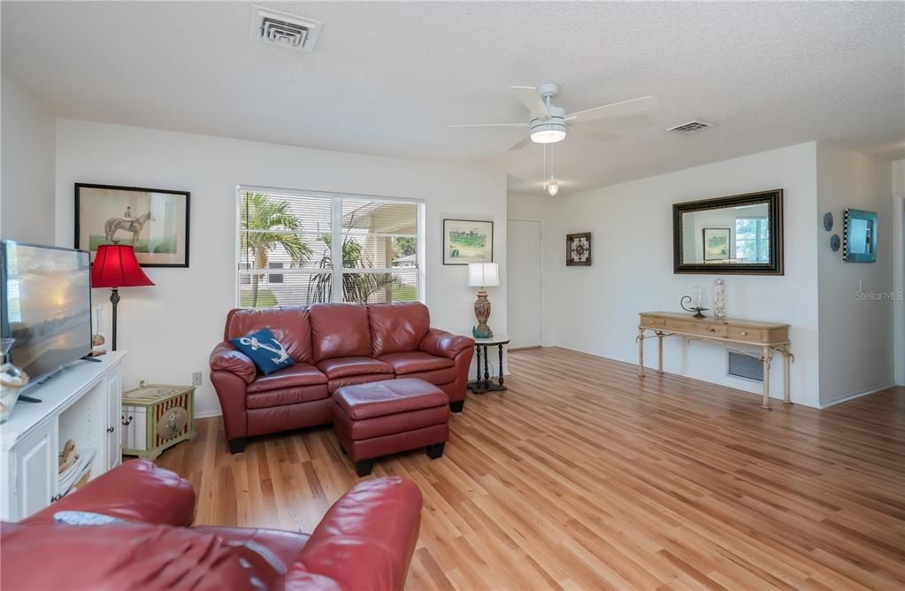 Active With Contract: $245,000 (2 beds, 2 baths, 1240 Square Feet)