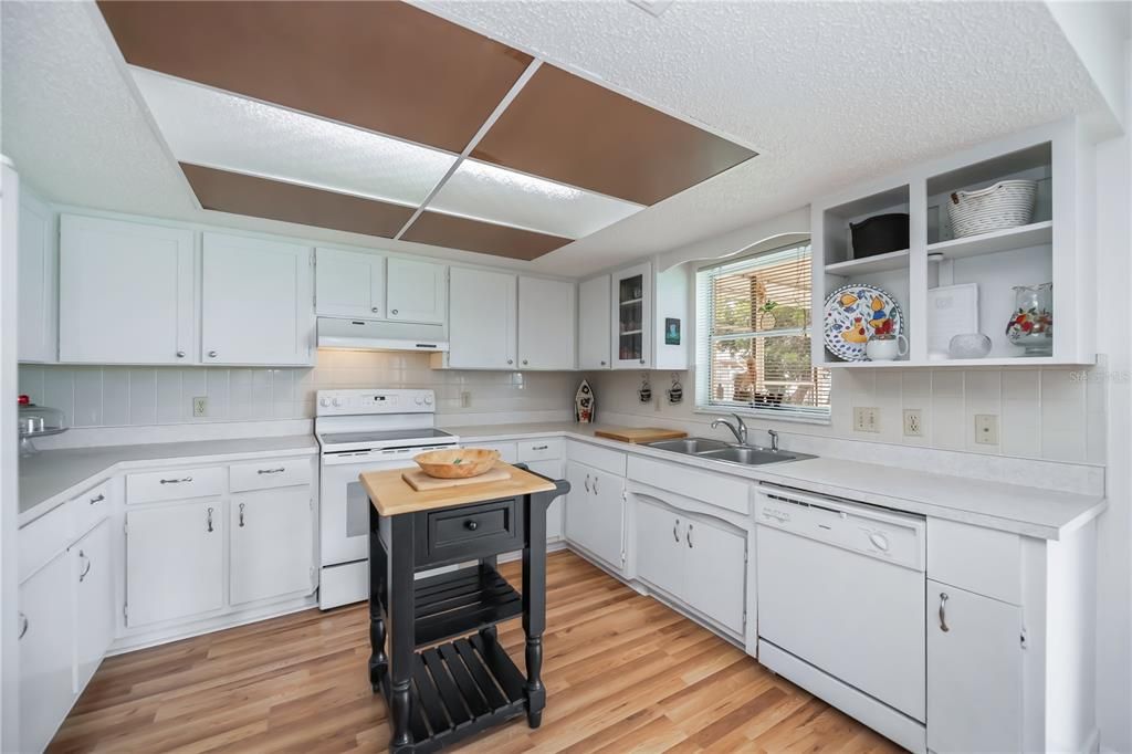 Active With Contract: $245,000 (2 beds, 2 baths, 1240 Square Feet)