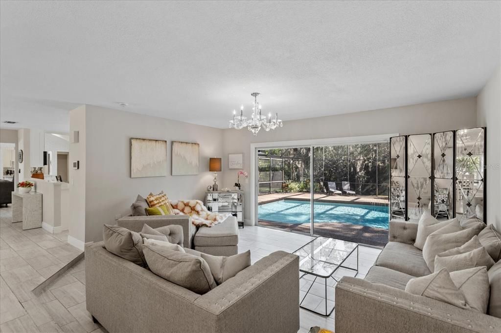 合同活跃: $815,000 (5 贝兹, 3 浴室, 2932 平方英尺)