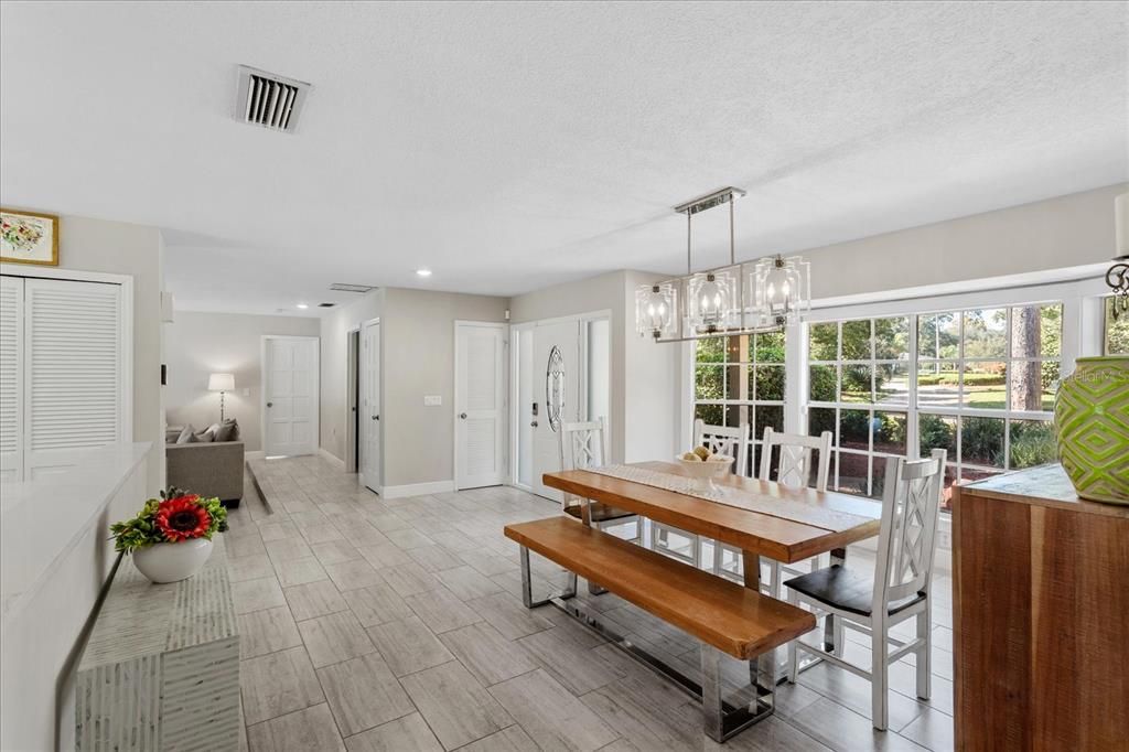 合同活跃: $815,000 (5 贝兹, 3 浴室, 2932 平方英尺)