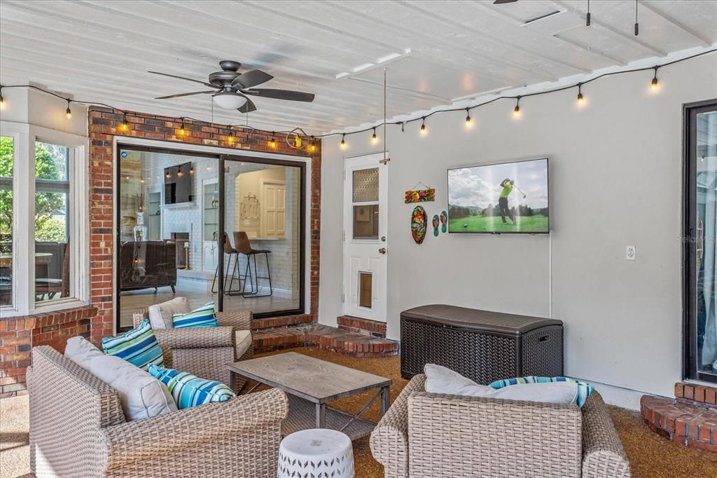 合同活跃: $815,000 (5 贝兹, 3 浴室, 2932 平方英尺)