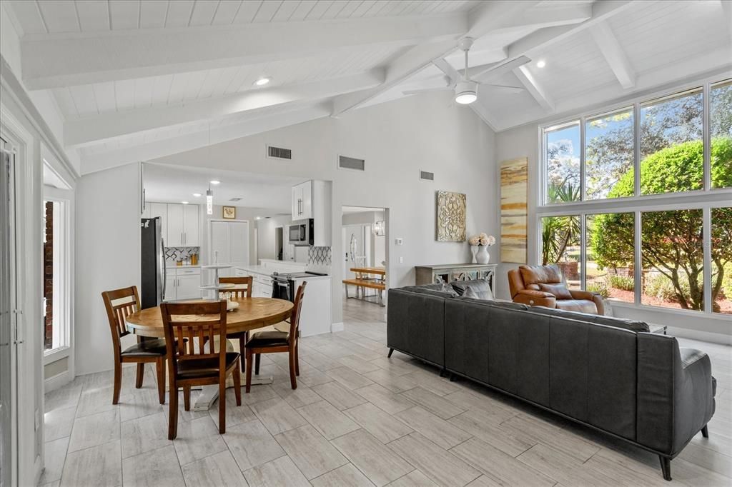 合同活跃: $815,000 (5 贝兹, 3 浴室, 2932 平方英尺)