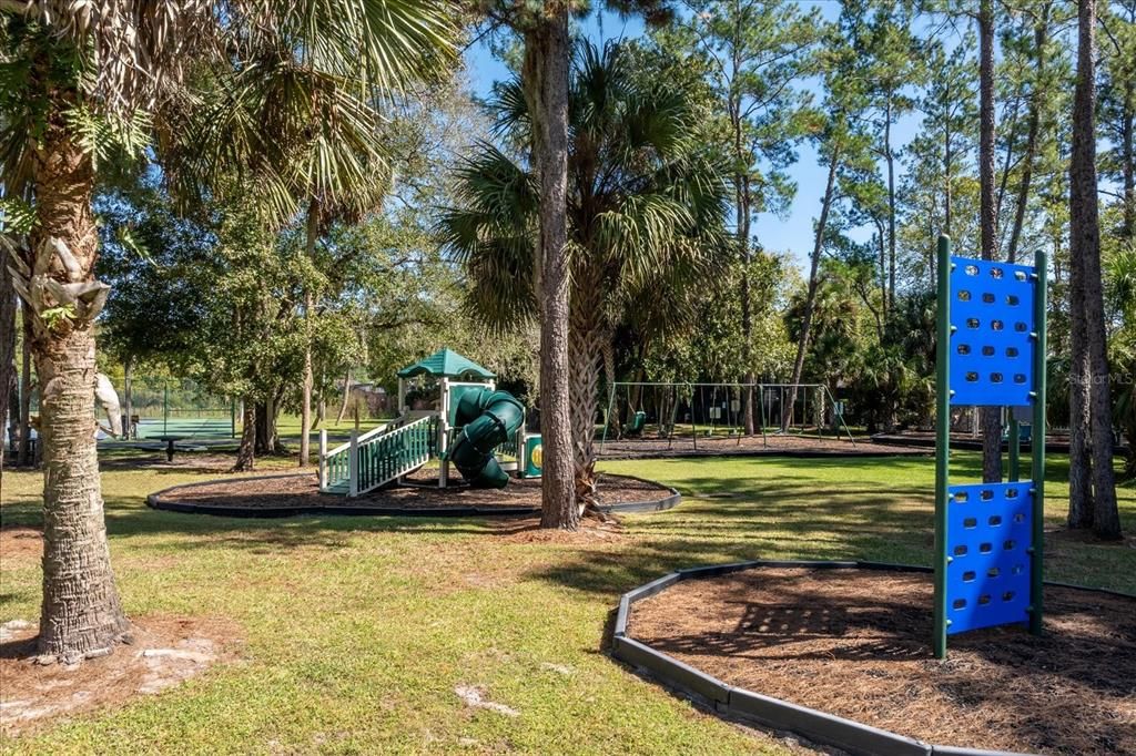 合同活跃: $815,000 (5 贝兹, 3 浴室, 2932 平方英尺)