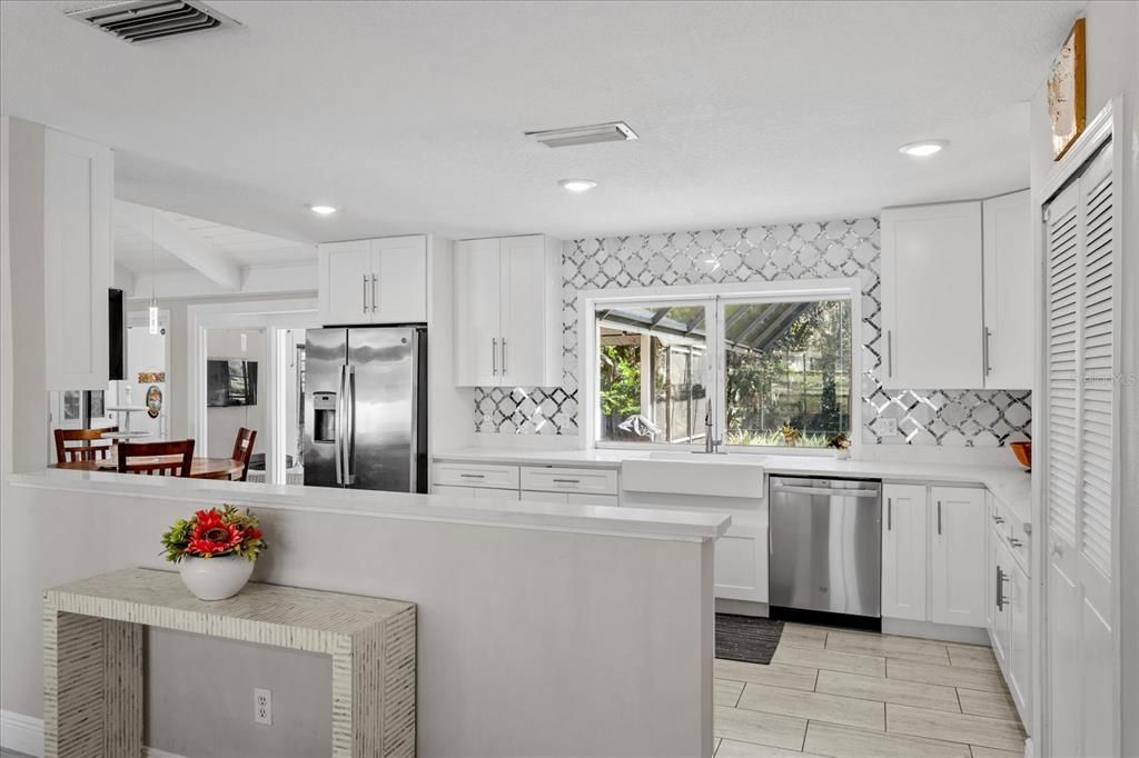 合同活跃: $815,000 (5 贝兹, 3 浴室, 2932 平方英尺)