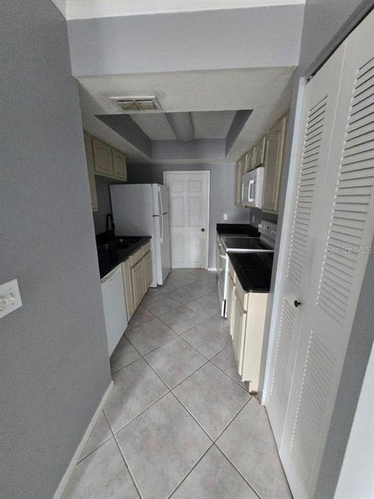 For Rent: $1,600 (2 beds, 2 baths, 875 Square Feet)