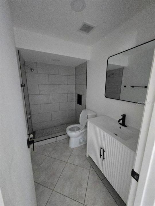 For Rent: $1,600 (2 beds, 2 baths, 875 Square Feet)