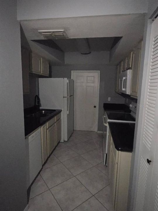 For Rent: $1,600 (2 beds, 2 baths, 875 Square Feet)