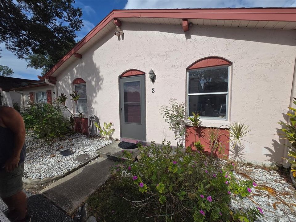 For Rent: $1,600 (2 beds, 2 baths, 875 Square Feet)