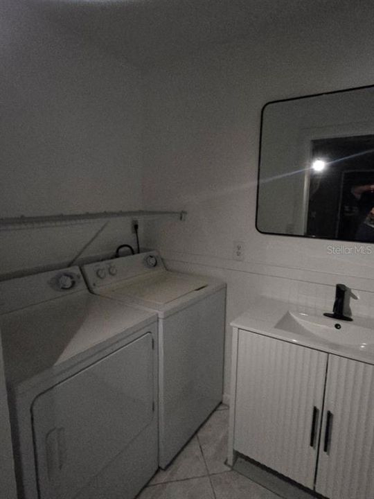 For Rent: $1,600 (2 beds, 2 baths, 875 Square Feet)