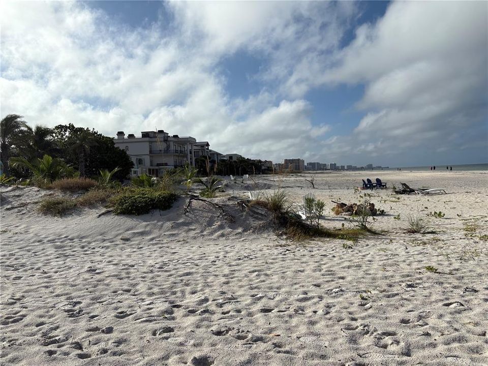 合同活跃: $549,900 (2 贝兹, 2 浴室, 1374 平方英尺)