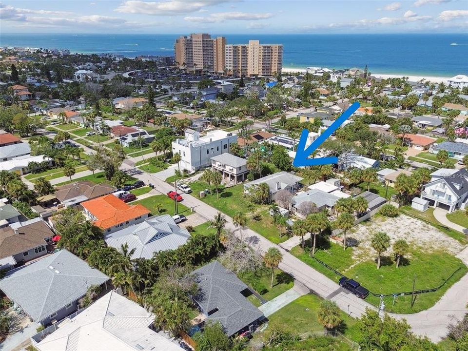 合同活跃: $549,900 (2 贝兹, 2 浴室, 1374 平方英尺)