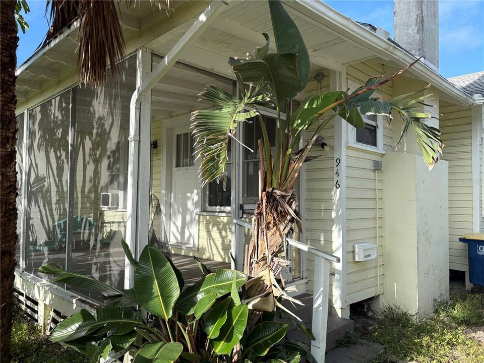 合同活跃: $549,900 (2 贝兹, 2 浴室, 1374 平方英尺)