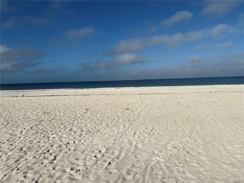 合同活跃: $549,900 (2 贝兹, 2 浴室, 1374 平方英尺)