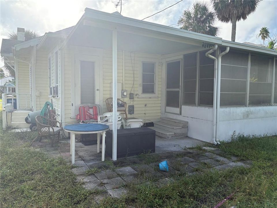 合同活跃: $549,900 (2 贝兹, 2 浴室, 1374 平方英尺)