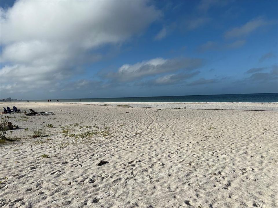 合同活跃: $549,900 (2 贝兹, 2 浴室, 1374 平方英尺)