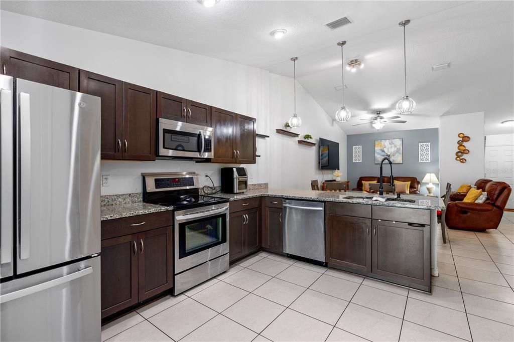 待售: $534,900 (6 贝兹, 0 浴室, 2422 平方英尺)