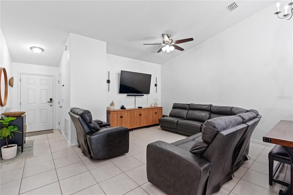 待售: $534,900 (6 贝兹, 0 浴室, 2422 平方英尺)