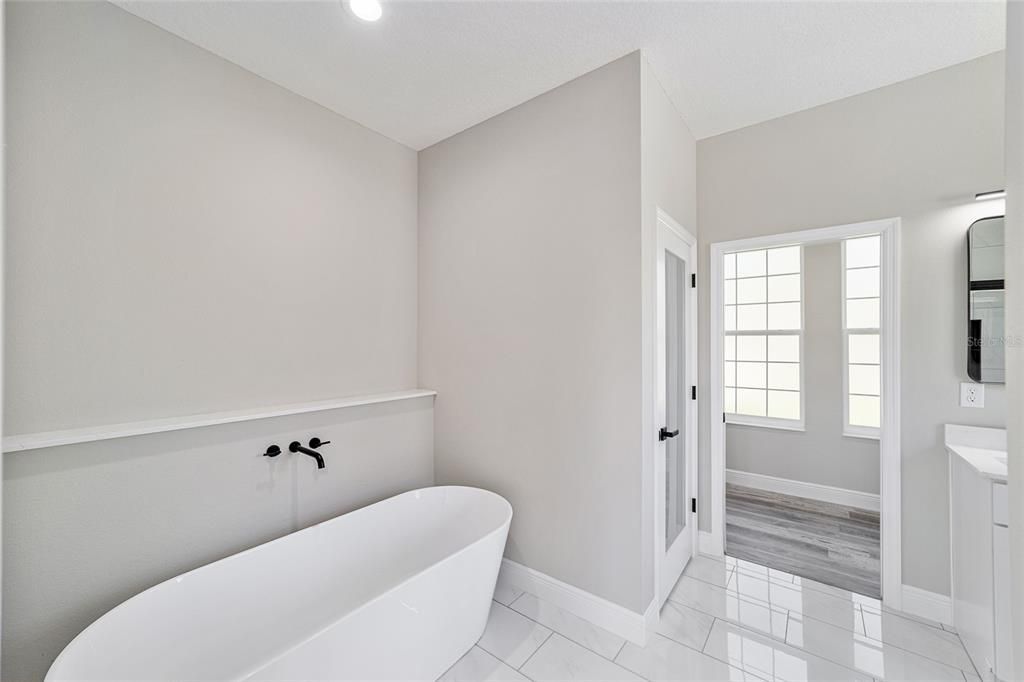 For Rent: $2,000 (3 beds, 2 baths, 1640 Square Feet)