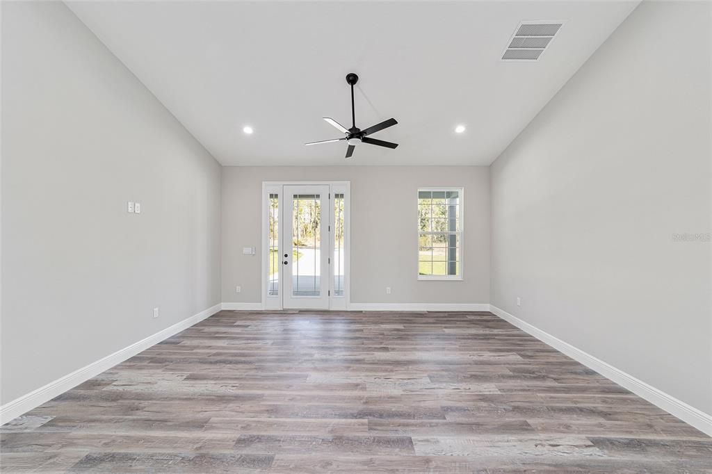 For Rent: $2,000 (3 beds, 2 baths, 1640 Square Feet)