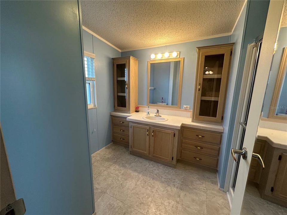 待售: $179,900 (2 贝兹, 2 浴室, 1456 平方英尺)