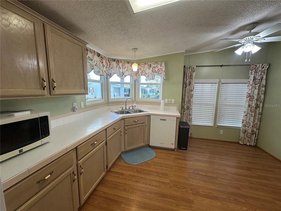 待售: $179,900 (2 贝兹, 2 浴室, 1456 平方英尺)