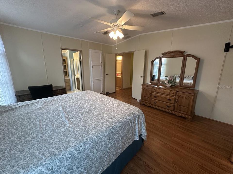 待售: $179,900 (2 贝兹, 2 浴室, 1456 平方英尺)