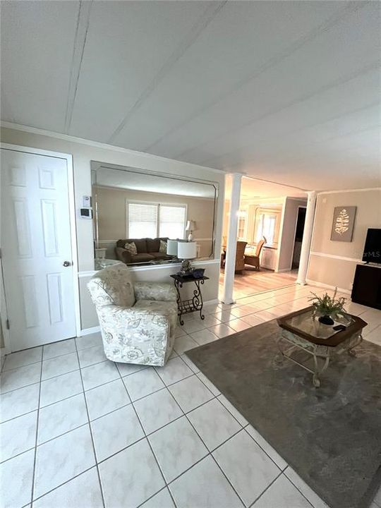 На продажу: $154,900 (2 спален, 2 ванн, 1375 Квадратных фут)