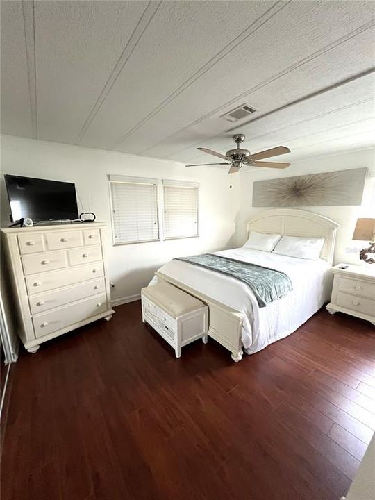 На продажу: $154,900 (2 спален, 2 ванн, 1375 Квадратных фут)