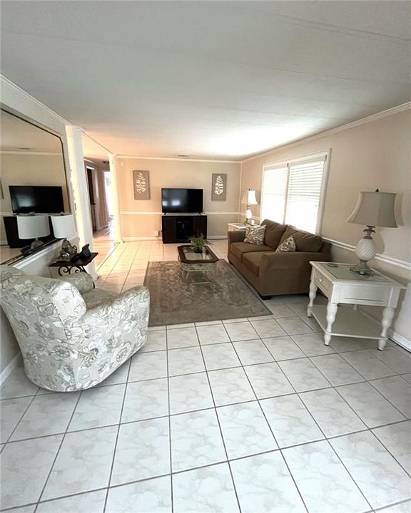 На продажу: $154,900 (2 спален, 2 ванн, 1375 Квадратных фут)