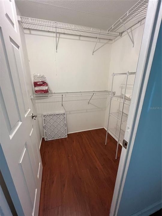 На продажу: $154,900 (2 спален, 2 ванн, 1375 Квадратных фут)