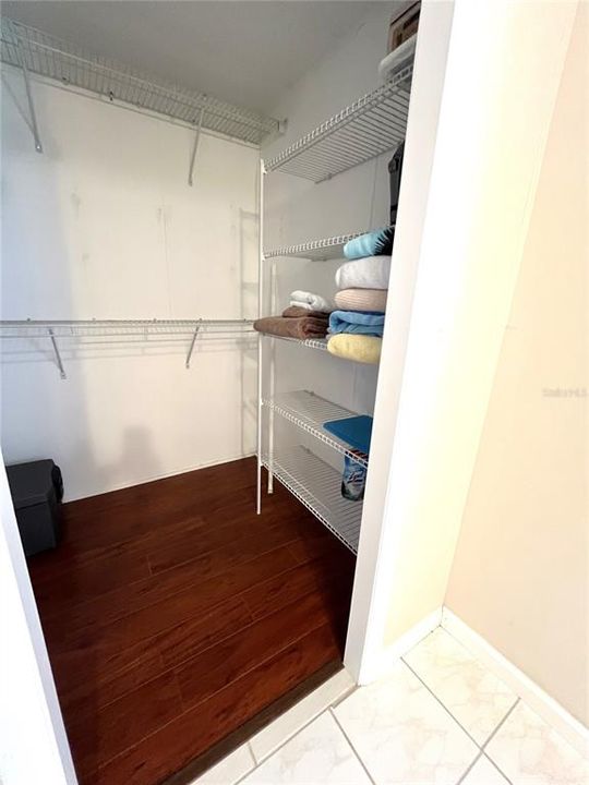 На продажу: $154,900 (2 спален, 2 ванн, 1375 Квадратных фут)