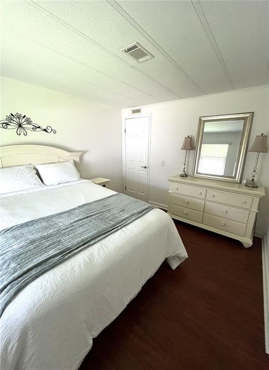 На продажу: $154,900 (2 спален, 2 ванн, 1375 Квадратных фут)