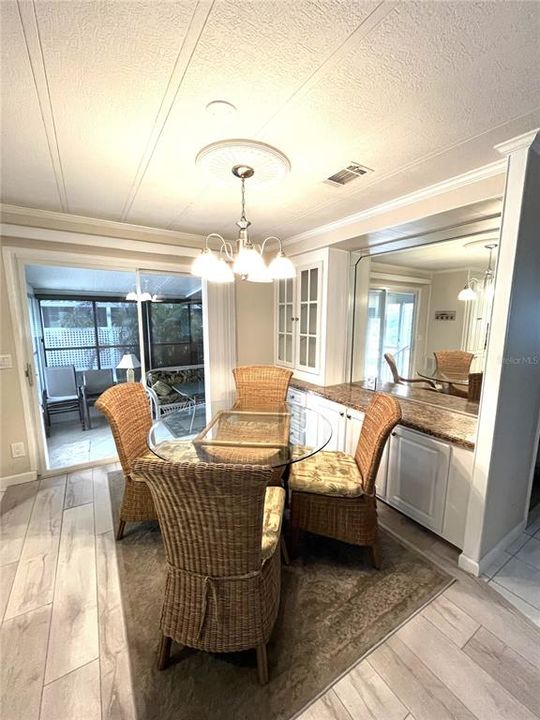 На продажу: $154,900 (2 спален, 2 ванн, 1375 Квадратных фут)